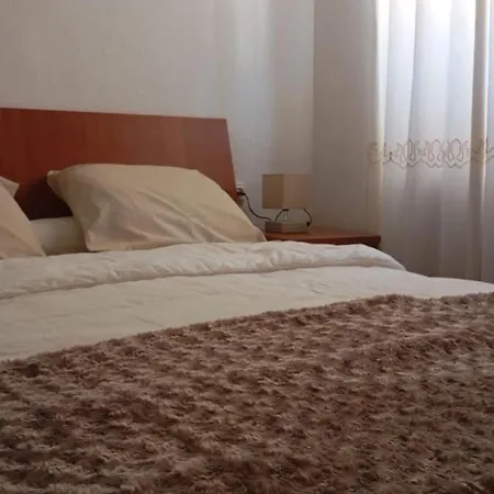 Manzaneque Rural House *
