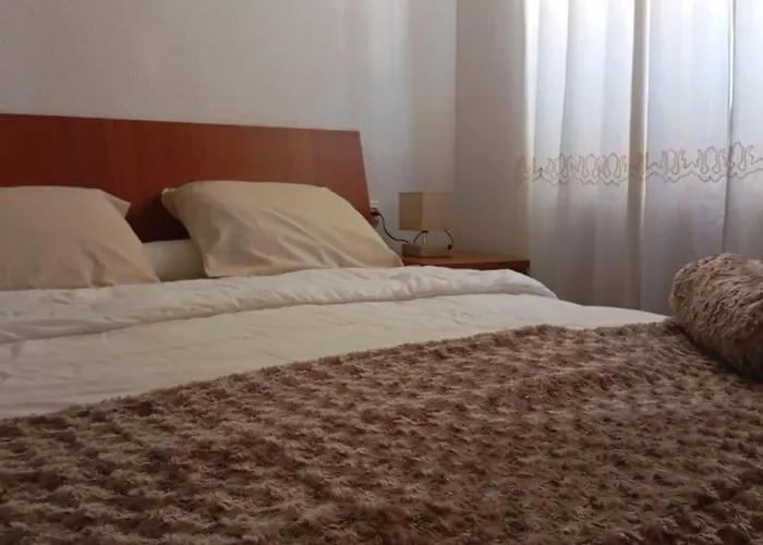 Manzaneque Rural House *